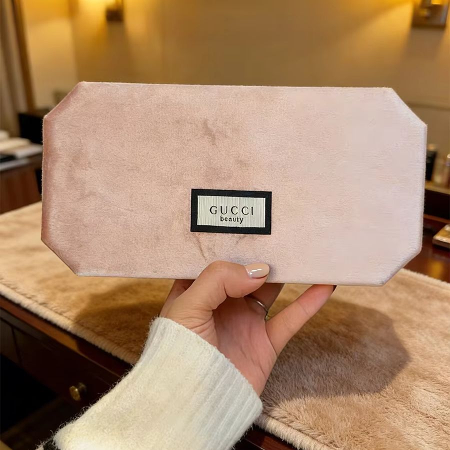 Gucci'nin açık pembe kadife se - Luxury Beach Bags Ysl incelemesi ve fiyatı